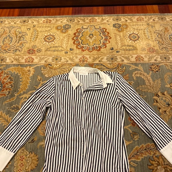 Women’s blouse - Picture 1 of 3